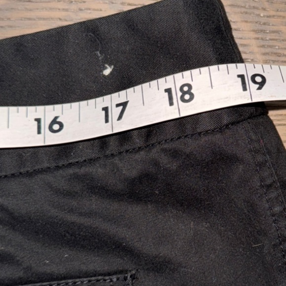 Eddie Bauer Women' Black Flat Front Bermuda Shorts - Picture 10 of 10